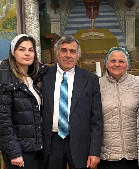 Daria with her parents, Leonid and Liubov Skumatov.